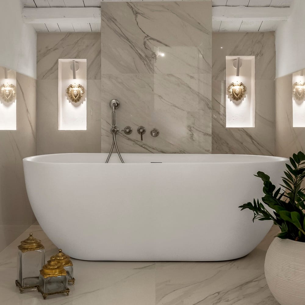 Dettaglio di una suite a Noto con vasca da bagno elegante
