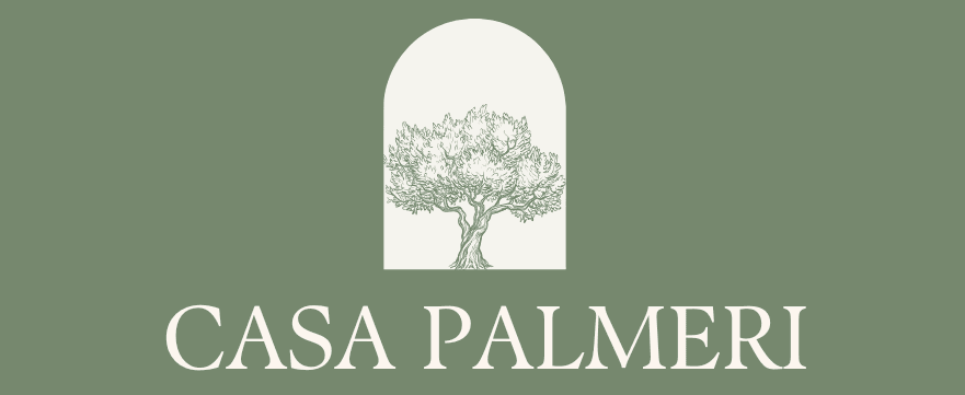 logo di Casa Palmeri con albero di ulivo e sfondo verde